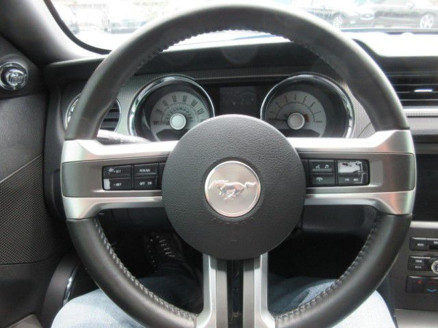 2010 FORD MUSTANG - Image 18